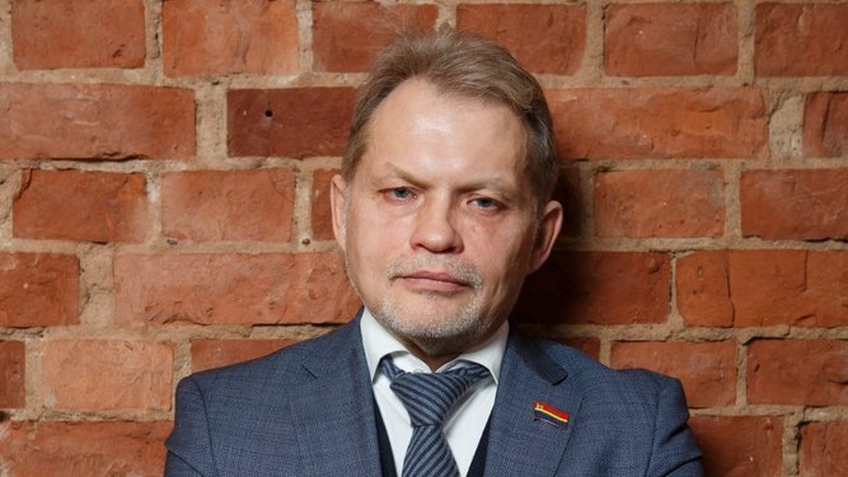 Депутат начал щелкать семечки на заседании по новым регионам и попал на видео