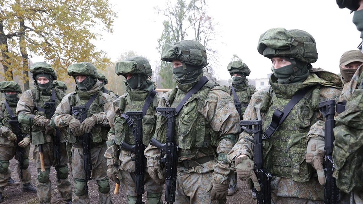 Медведев: 357 тысяч человек заключили контракт с Минобороны РФ с 1 января этого года