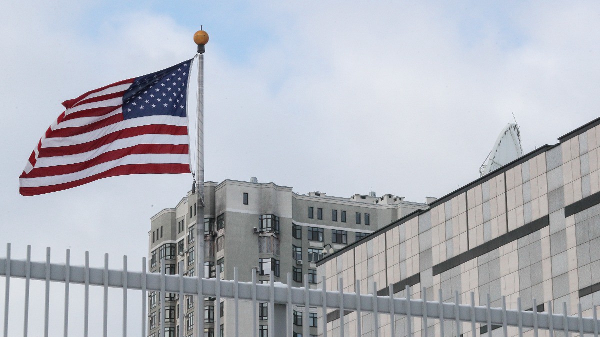 Посольство США призвало своих граждан покинуть Украину наземным транспортом