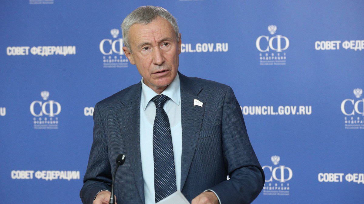 Сенатор Климов назвал Зеленского «существом» после удара ВСУ по рынку в Алешках