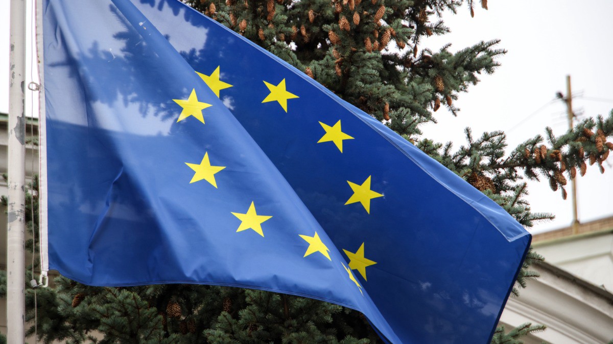 Евросоюз добавил 147 физлиц и организаций в санкционный список против России 