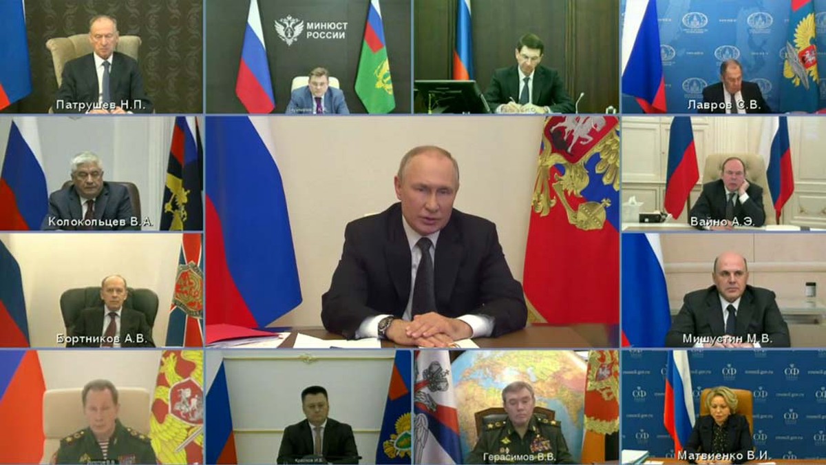 Путин объявил военное положение в новых регионах
