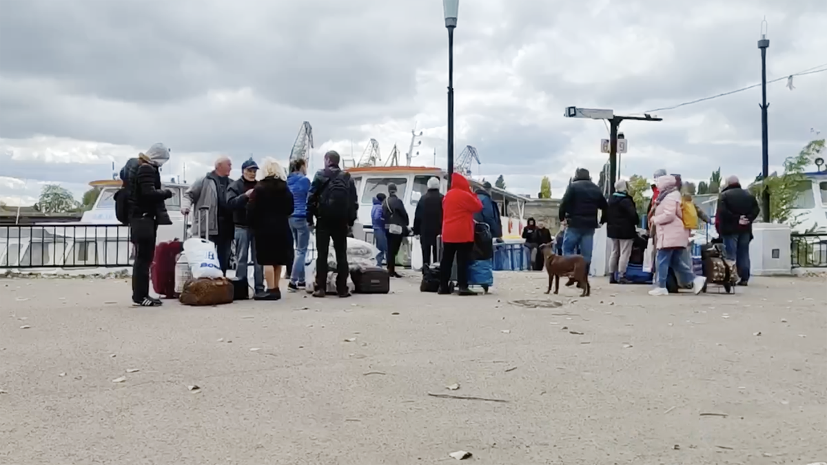 Жители Херсона вынуждены были бежать из города из-за бесчинств украинских военных
