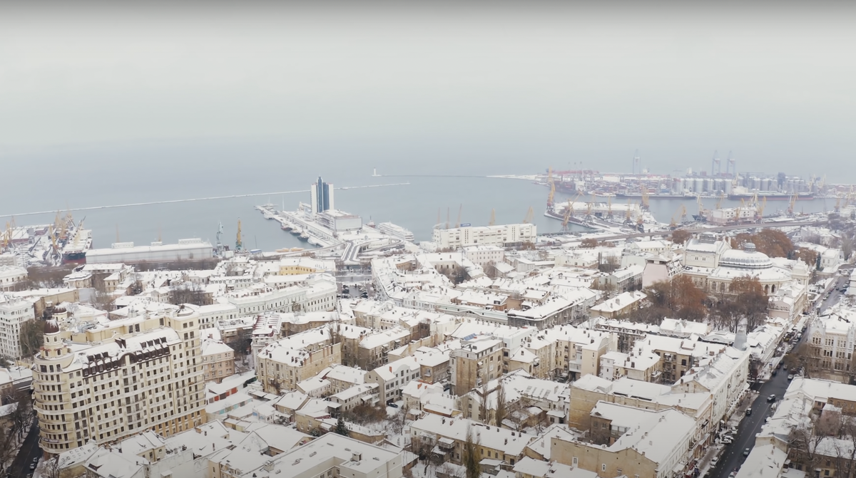 В Одессе пассажиры маршрутки отбили мужчину у военкомов