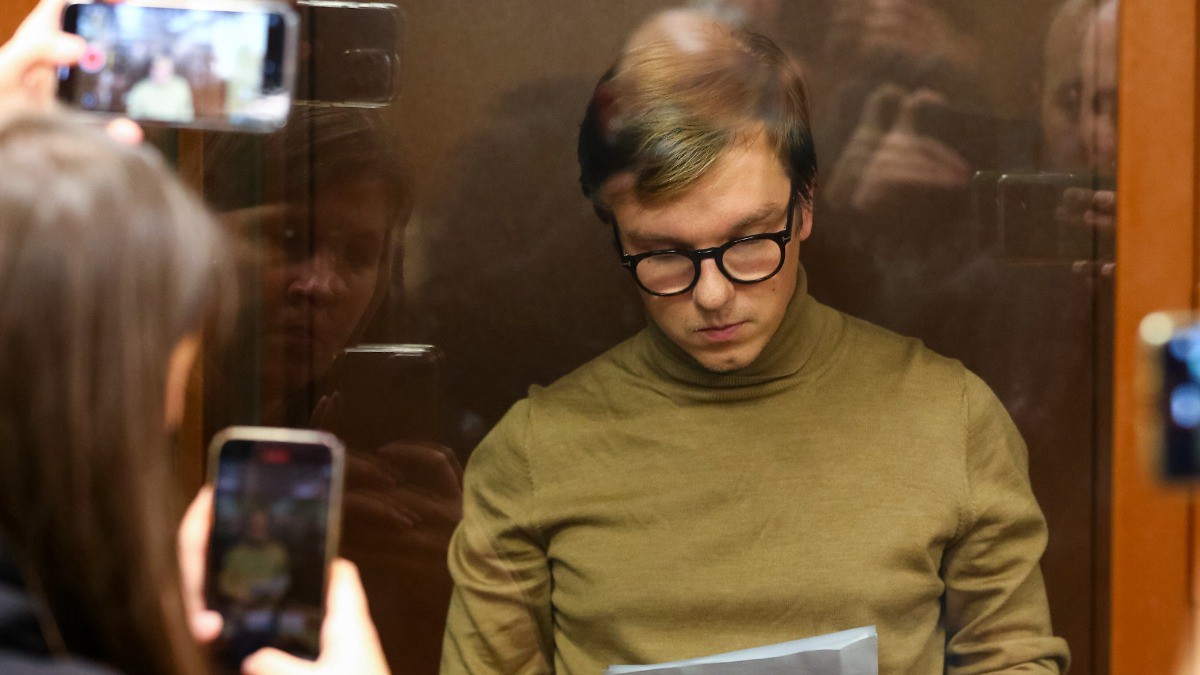 Суд не освободил коммерческого директора Ксении Собчак Кирилла Суханова