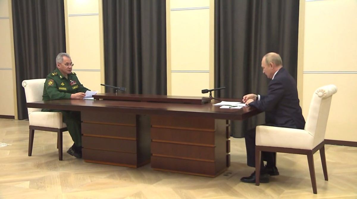Путин поручил Шойгу ввести режим прекращения огня с 12 часов 6 января до 7 января