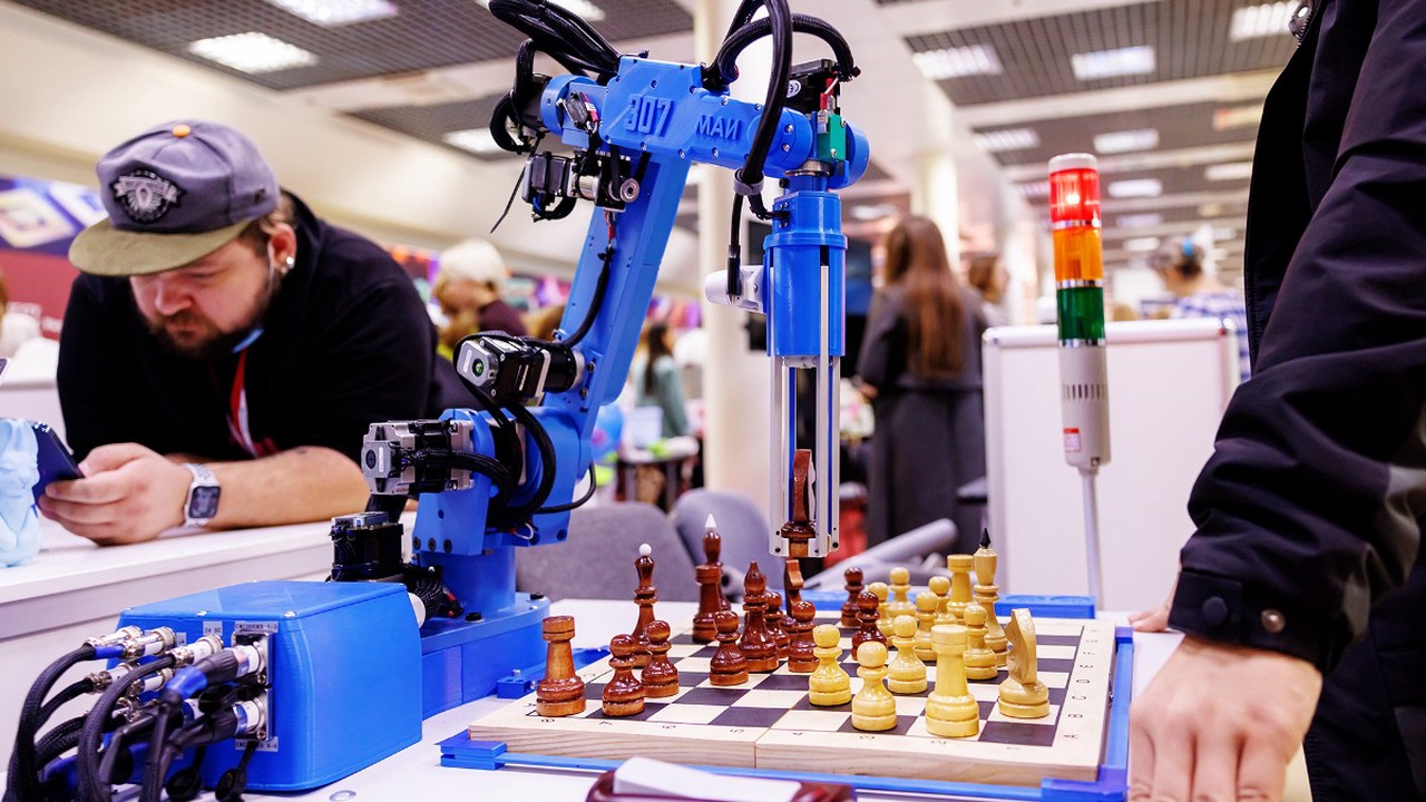 Президент России Путин заявил о необходимости наращивать усилия в сфере искусственного интеллекта