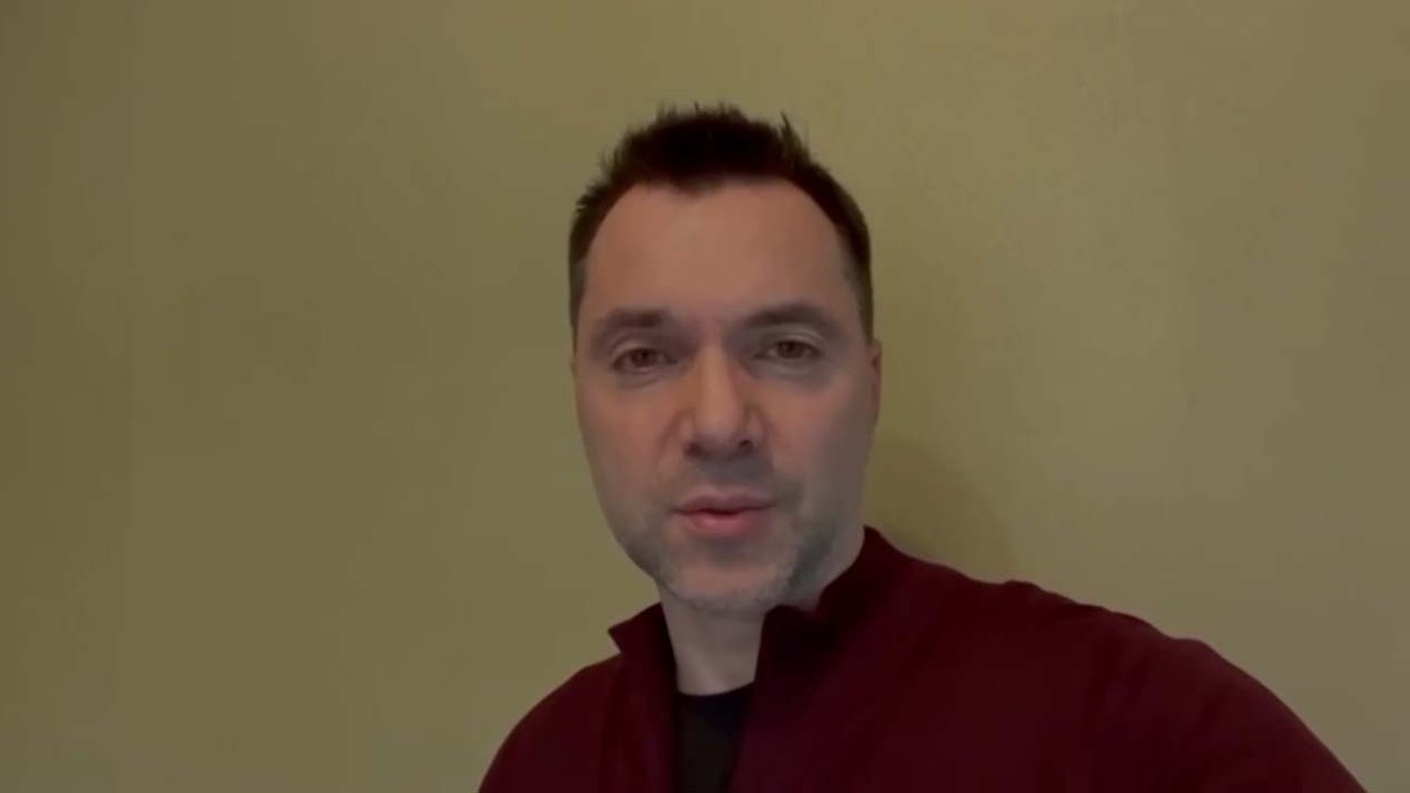 YouTube заблокировал канал Арестовича для украинцев