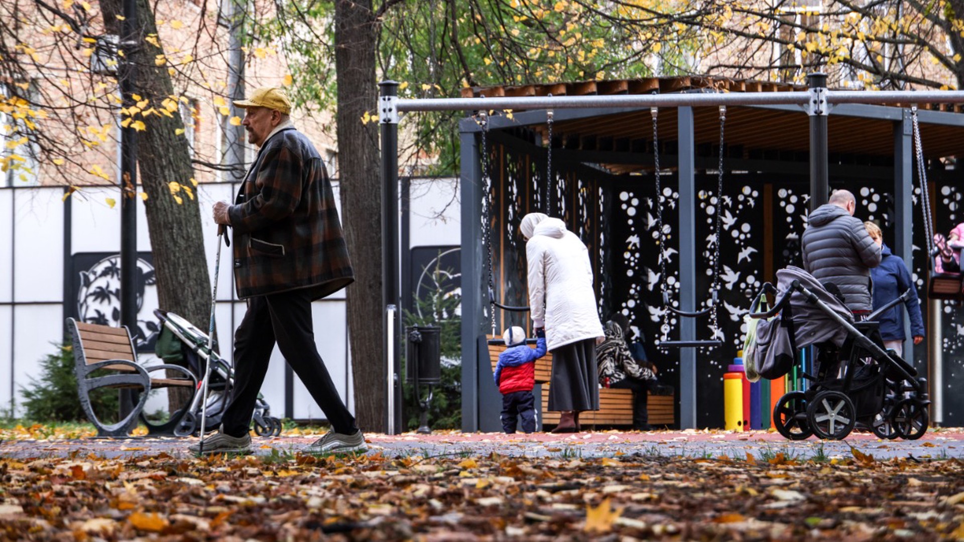Детский ад: почему сейчас жизненно важно учить ребенка ничего не поднимать с земли