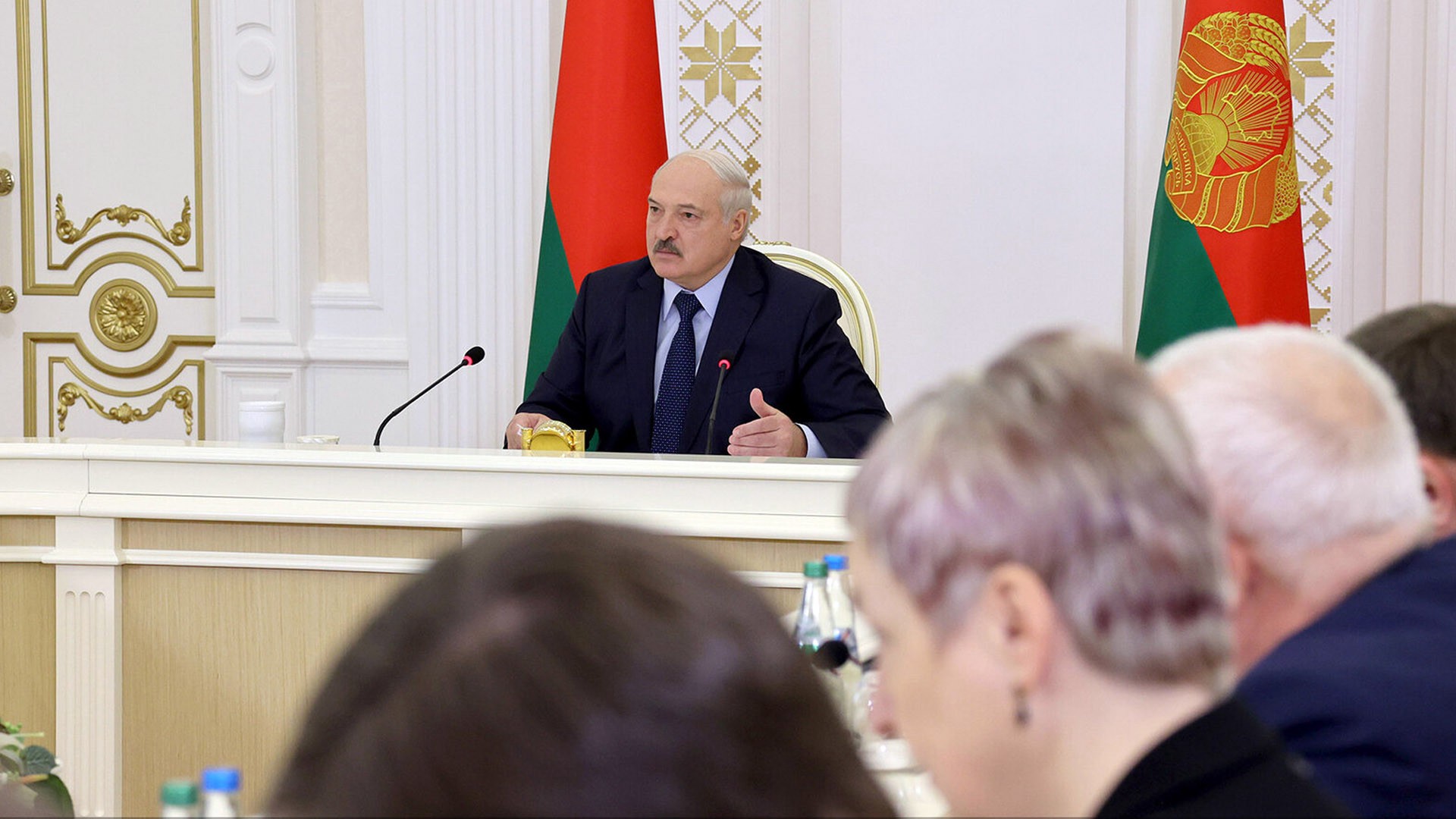 «Зубы сжали и вперед»: Лукашенко рассказал, что делать белорусам для спокойной жизни