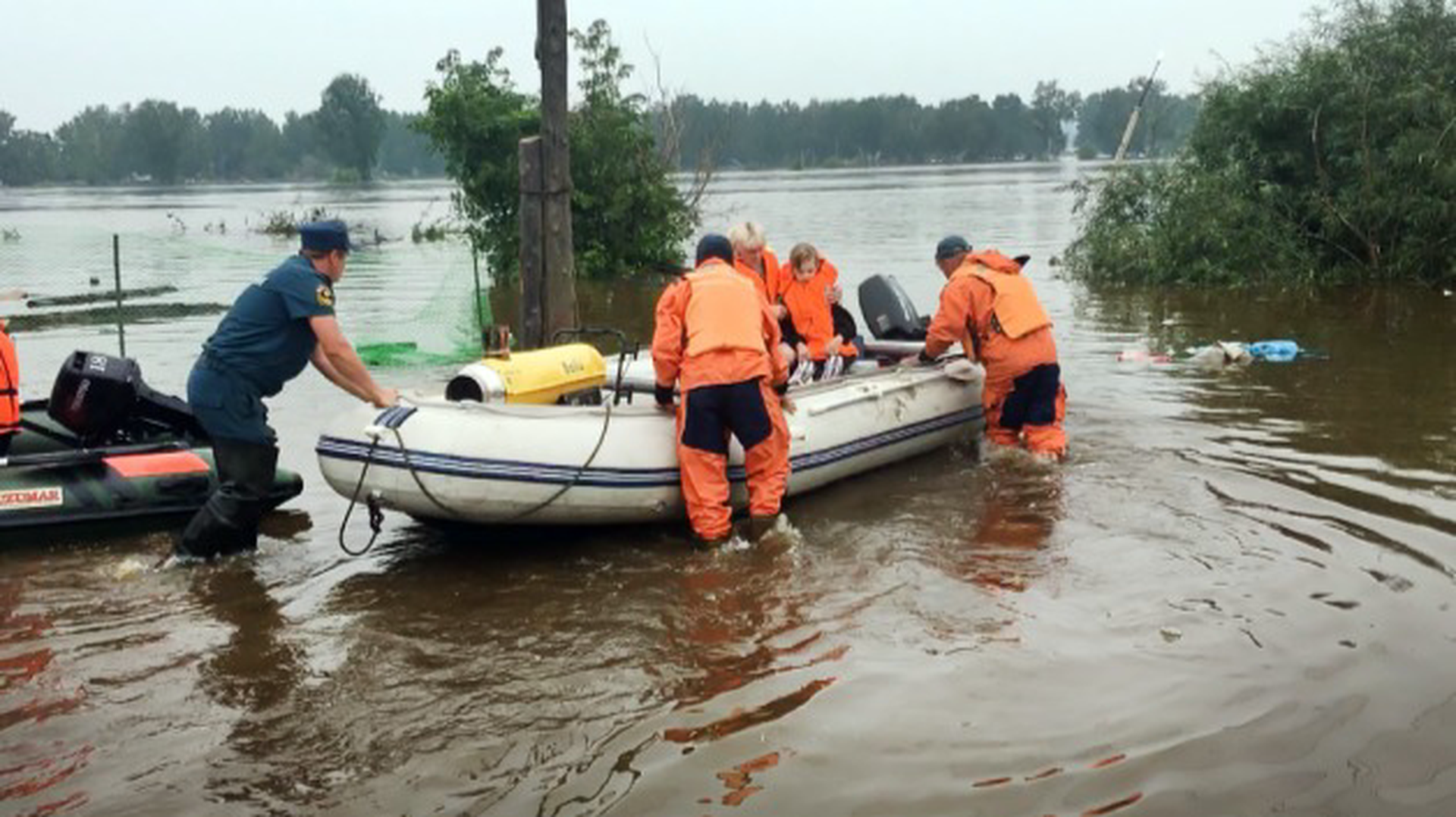 На Камчатке в Соболевском районе из-за сильных паводков смыло единственный мост