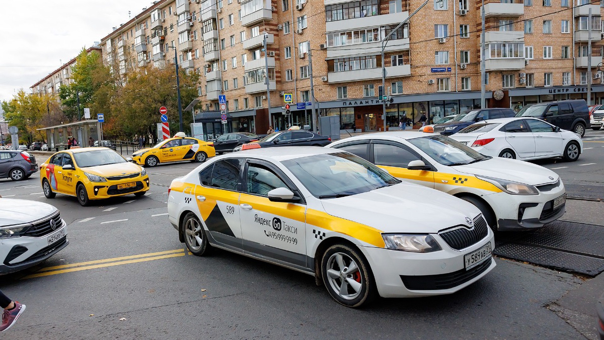 Эксперт заявил, что таксисты реже других нарушают правила и попадают в ДТП