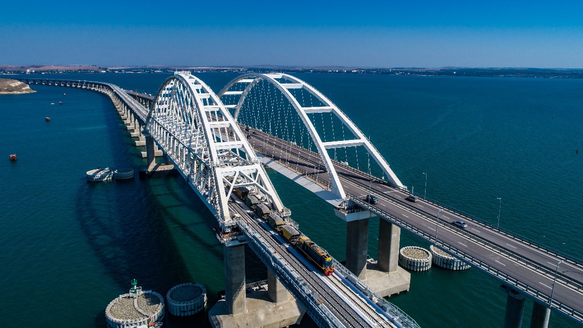 Власти Крыма призвали не снимать видео во время проезда по Крымскому мосту