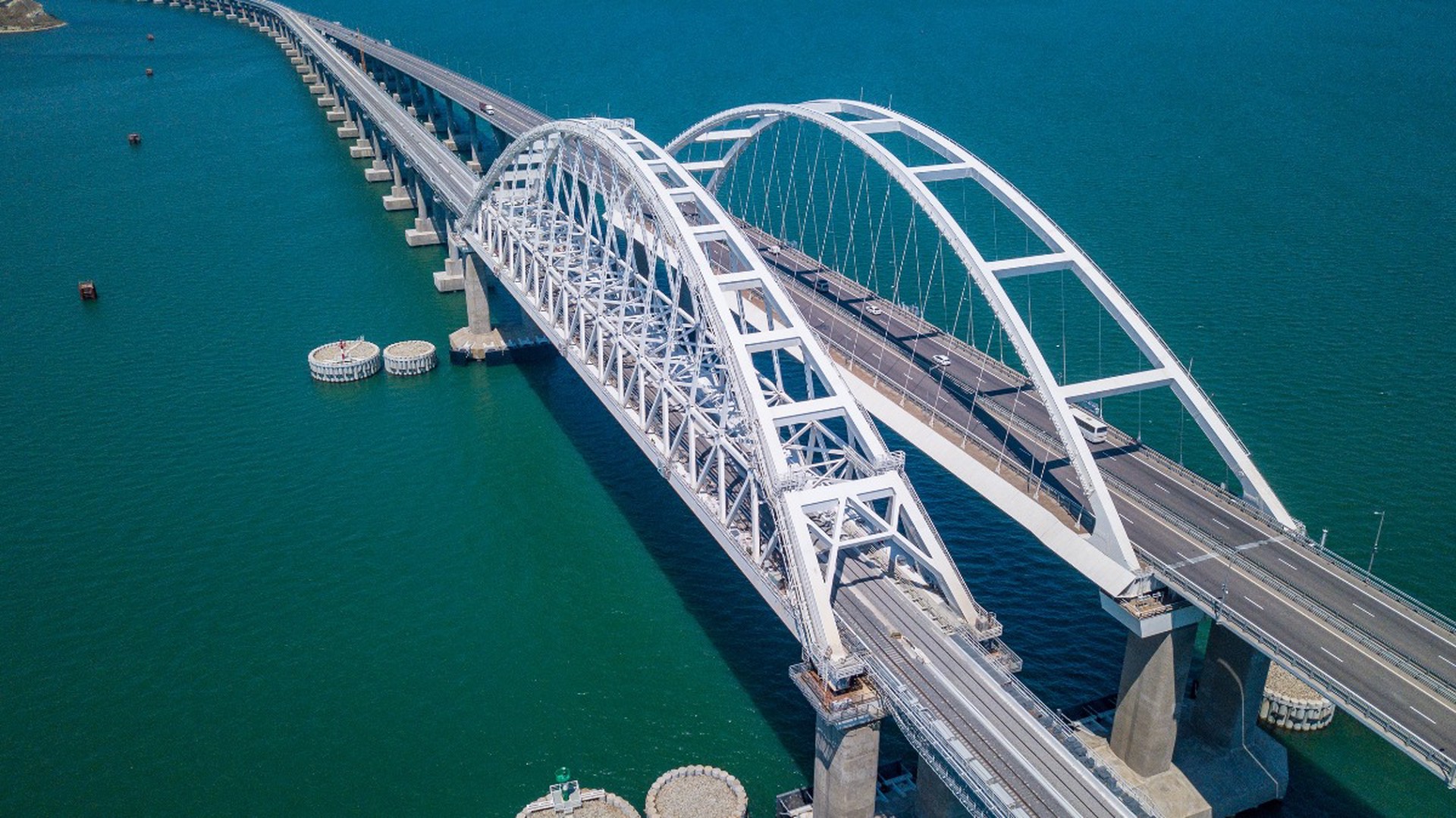 «Ъ»: Крымский мост в 2022 году подорвали СВУ мощностью в 10 тонн тротила