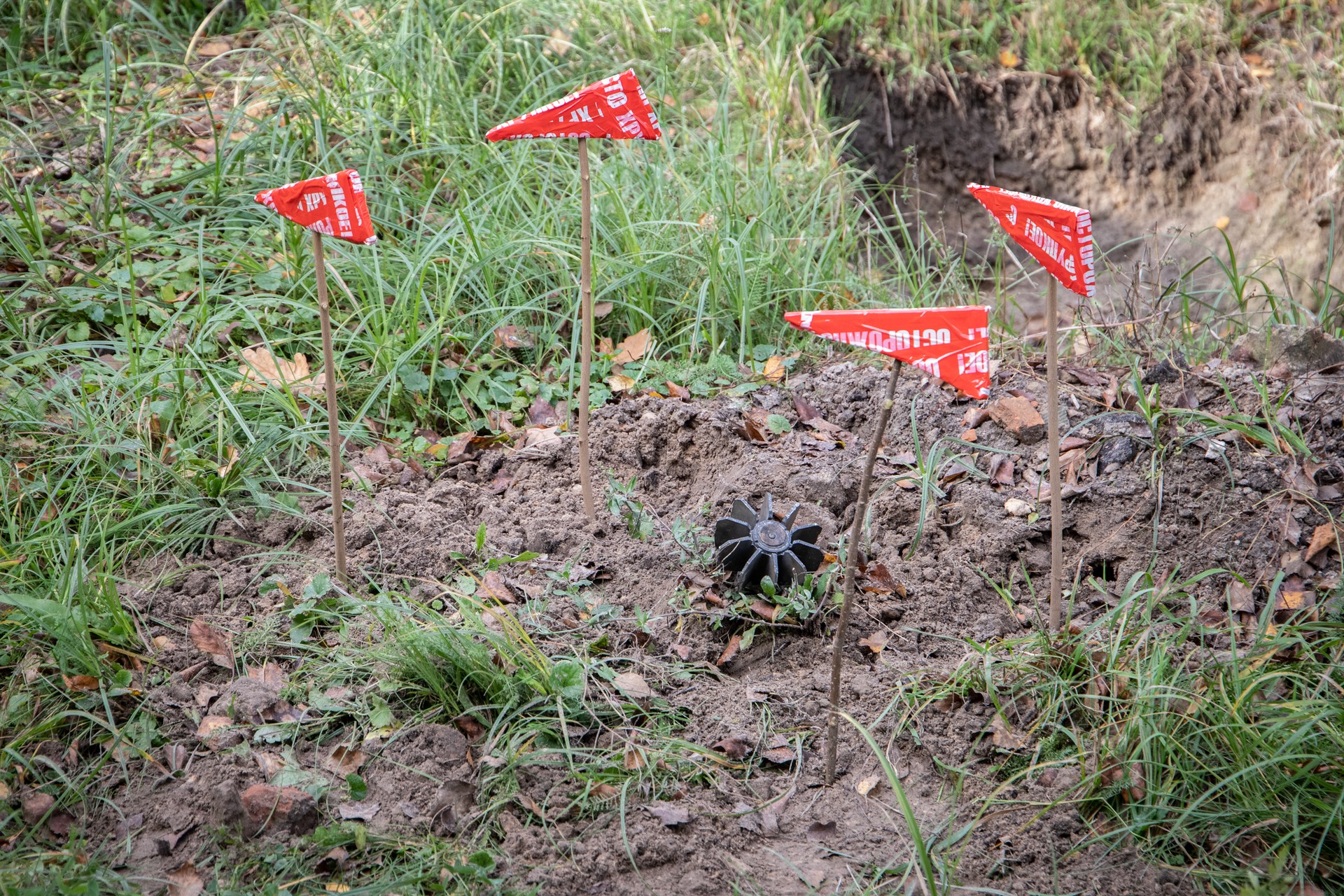Марочко: ВСУ засыпали немецкими магнитными минами дороги в Харьковской области