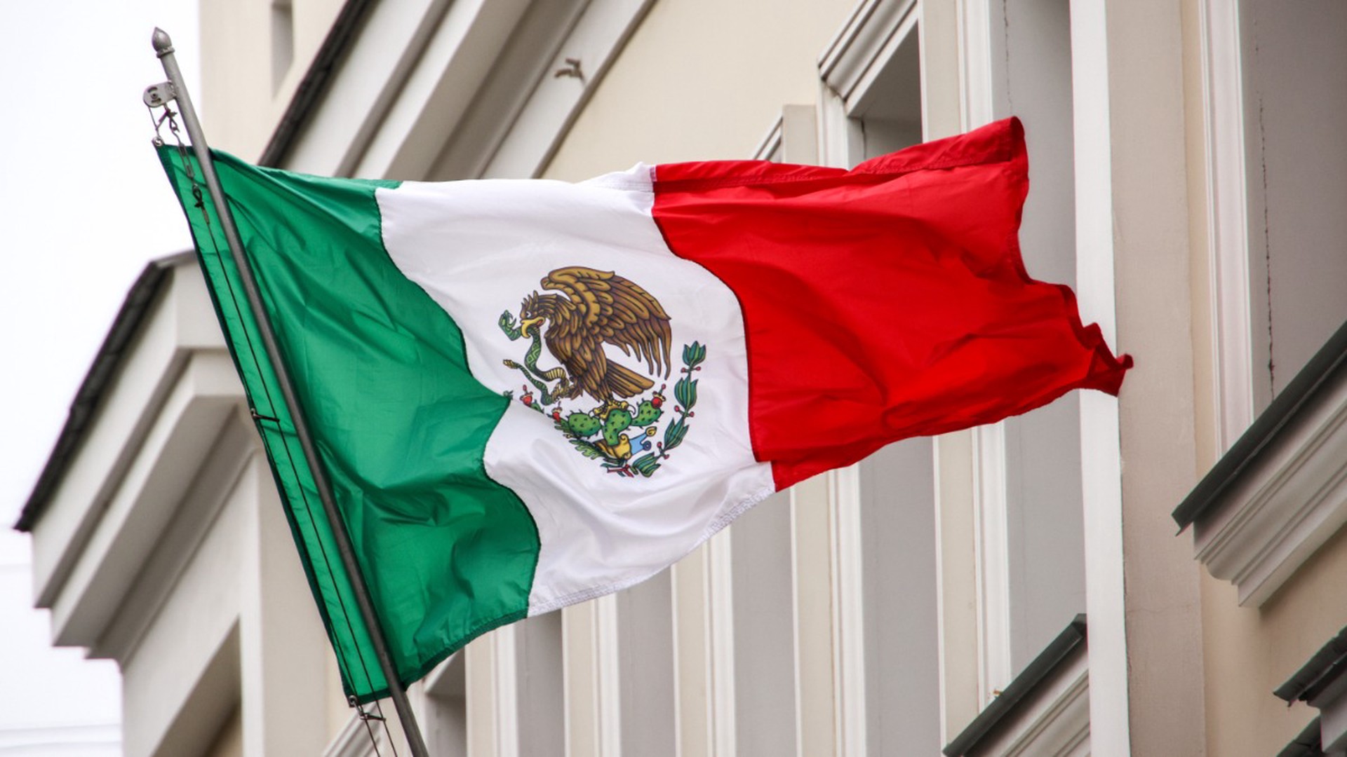 В МИД Эквадора объяснили штурм посольства Мексики риском побега Хорхе Гласа