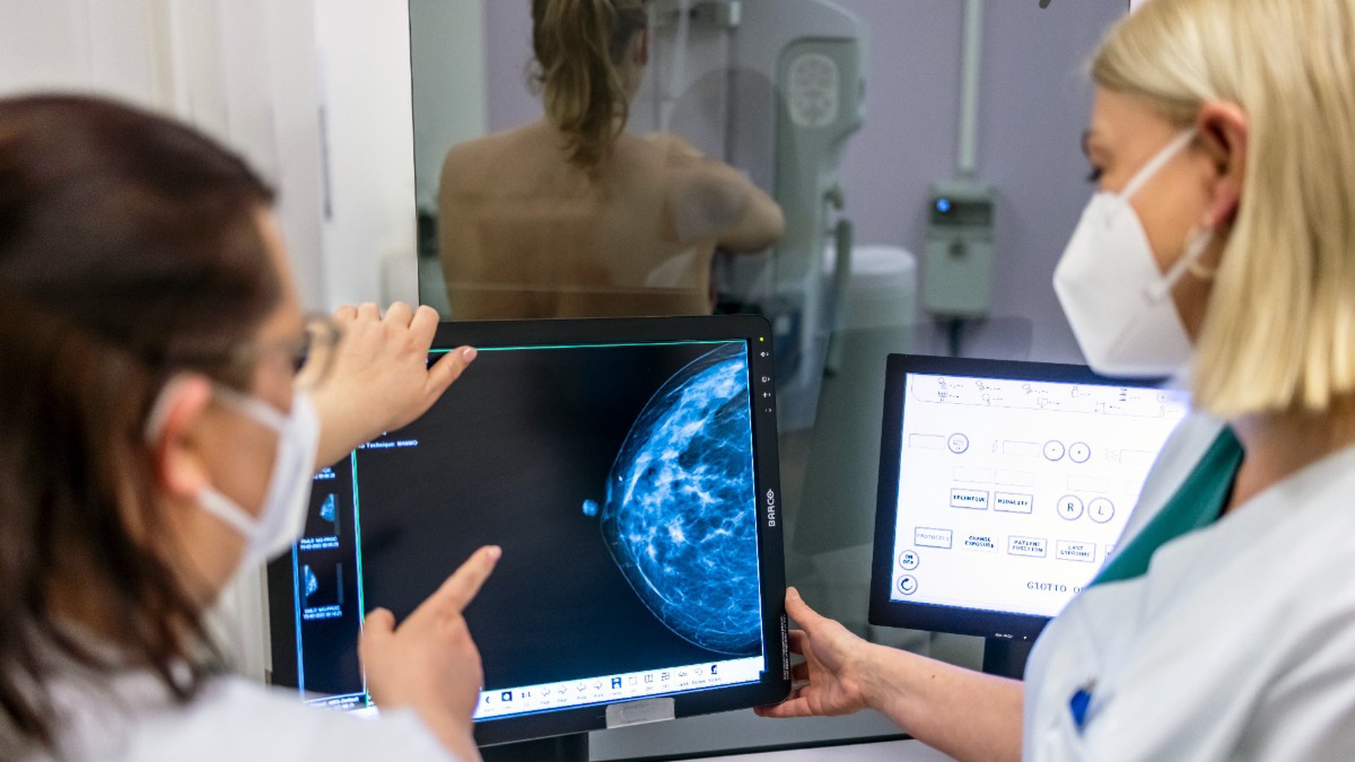 Не упустить рак: как самостоятельно обследовать грудь
