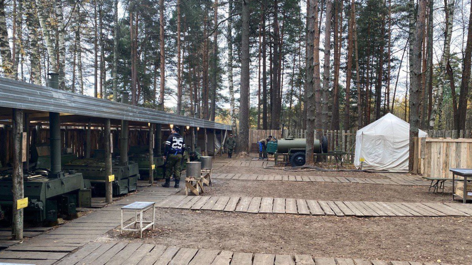 Губернатор Нижегородской области привез модульные бани в лагерь мобилизованных под Костромой