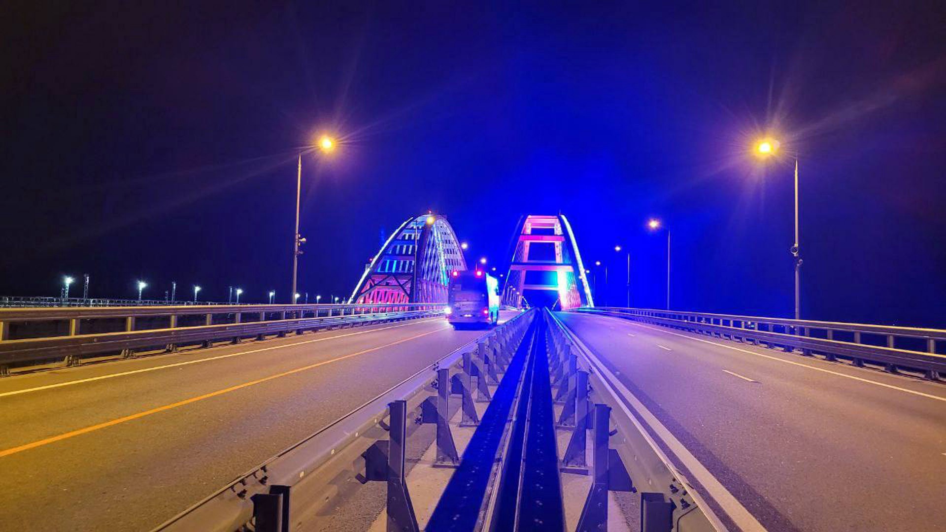 Движение по Крымскому мосту в ночь на 28 мая перекрывали на пять минут