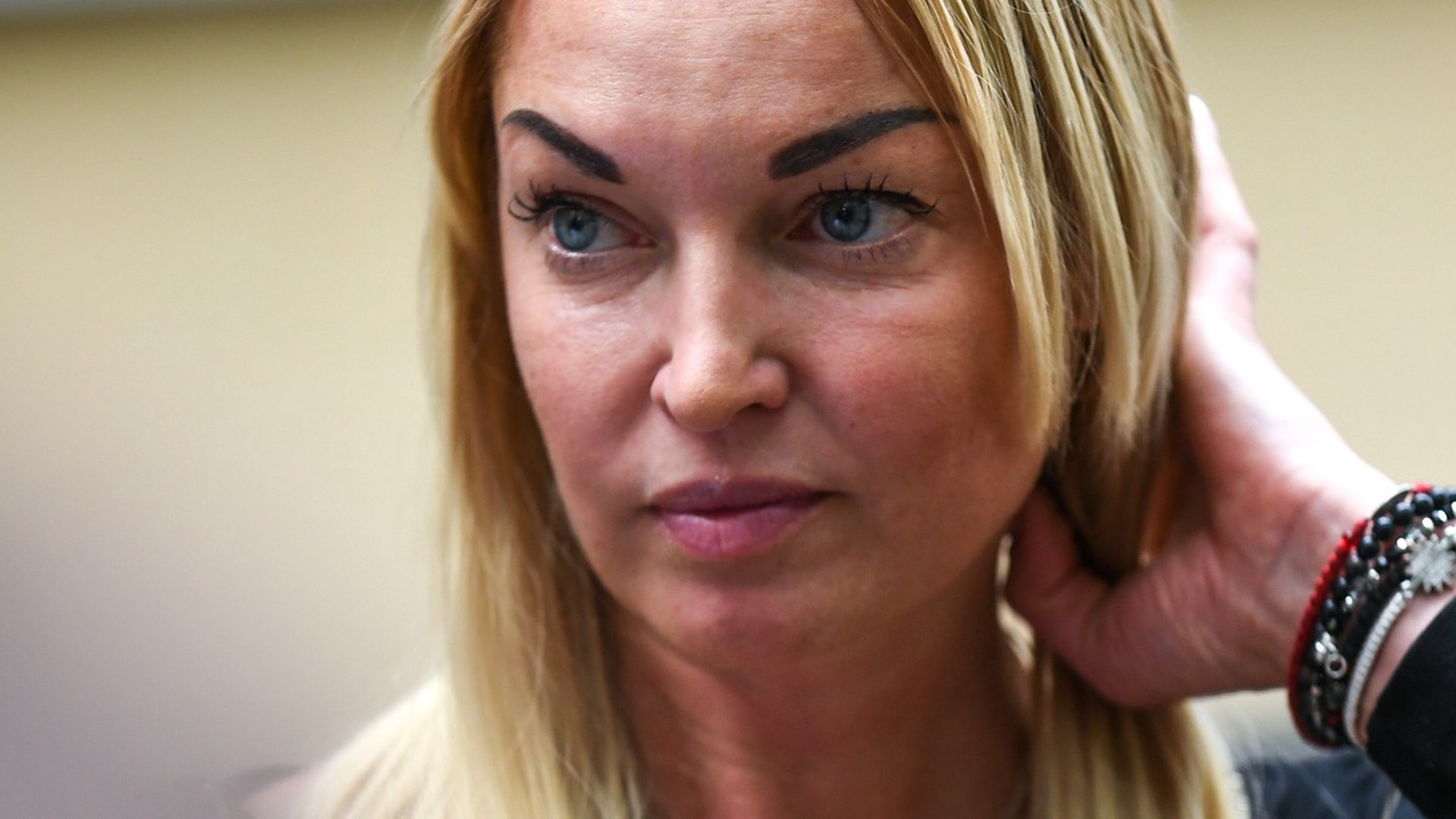 Волочкова выругалась матом, пытаясь прокомментировать обыски у Собчак