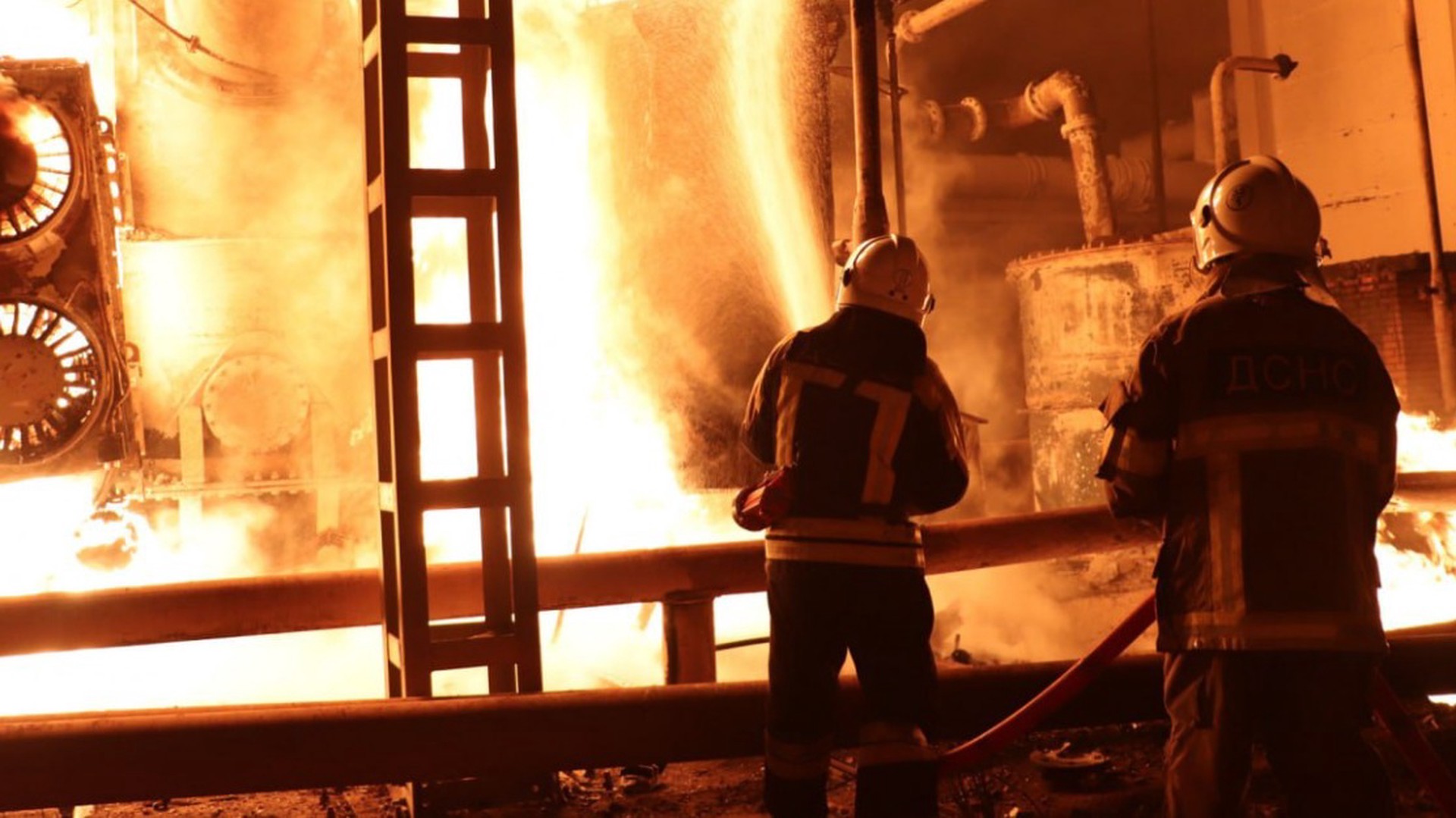 После удара ВС РФ в Киевской области четверо суток тушили промышленный объект