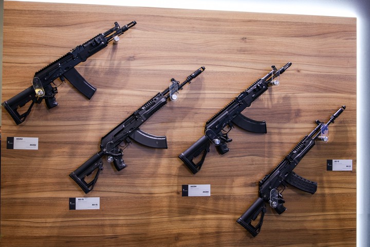 Обновлённый автомат АК-12 начнёт поступать в ВС России в январе