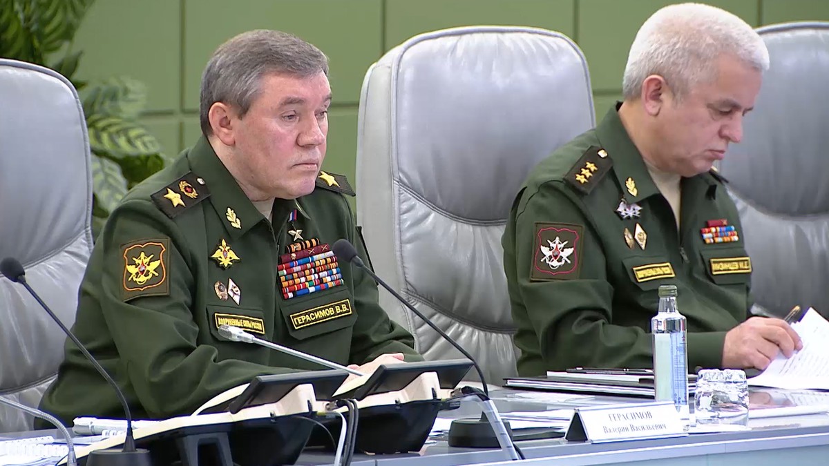 Герасимов: У западных границ РФ ежегодно проводятся около 40 крупных учений НАТО