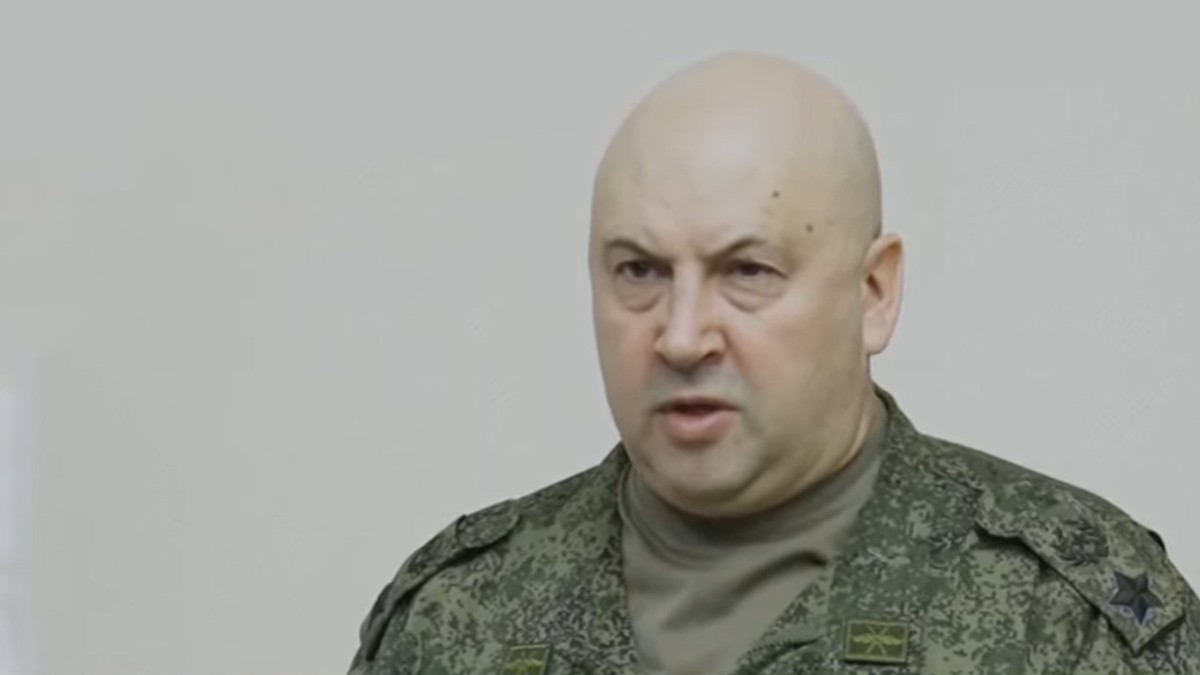 Шойгу приказал отвести российские войска за реку Днепр