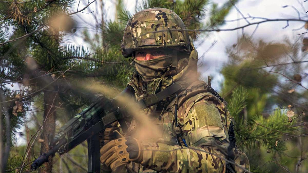 Бойцы ВС РФ пленили солдат ВСУ в ходе штурма позиций под Купянском