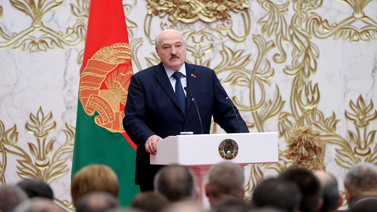 Лукашенко разрешил белорусам на Масленицу «выпить 50 грамм и закусить блинами»
