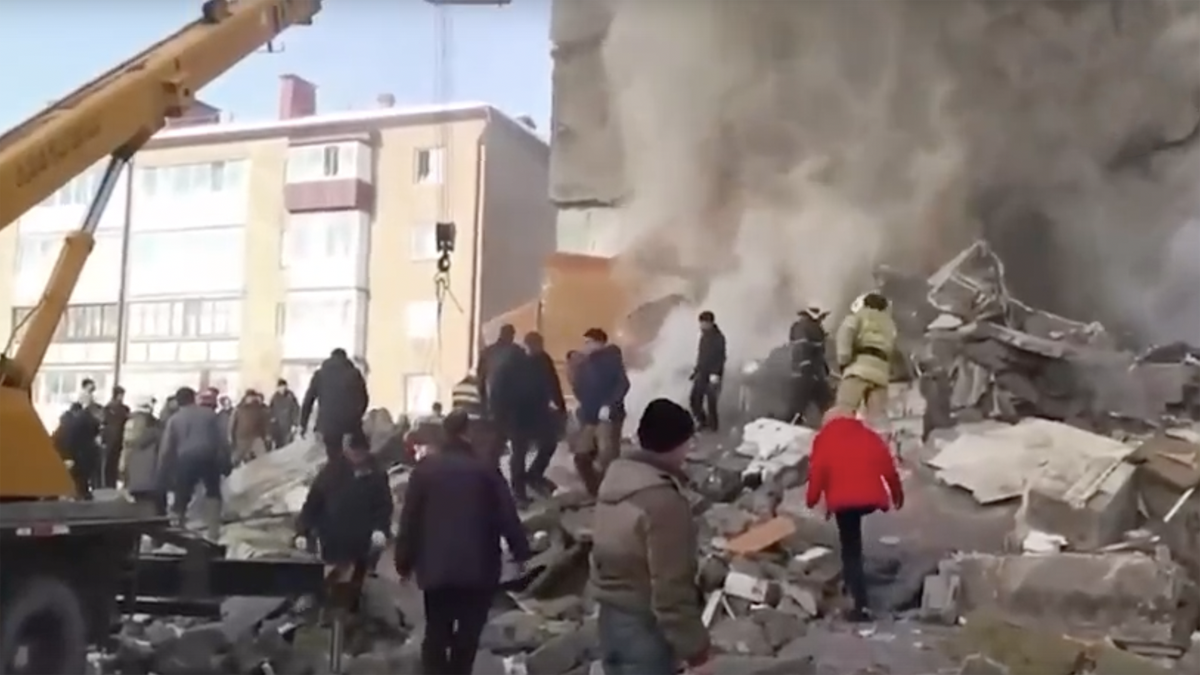 Число погибших после обрушения части жилого дома на Сахалине возросло до трёх
