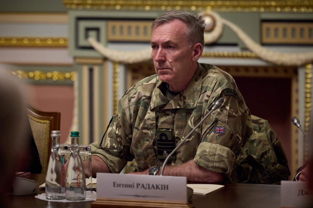 Guardian: Начштаба обороны Британии Радакин не ждёт наступления ВСУ в этом году
