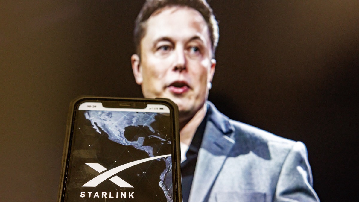 Маск ограничивает украинских военных в применении Starlink