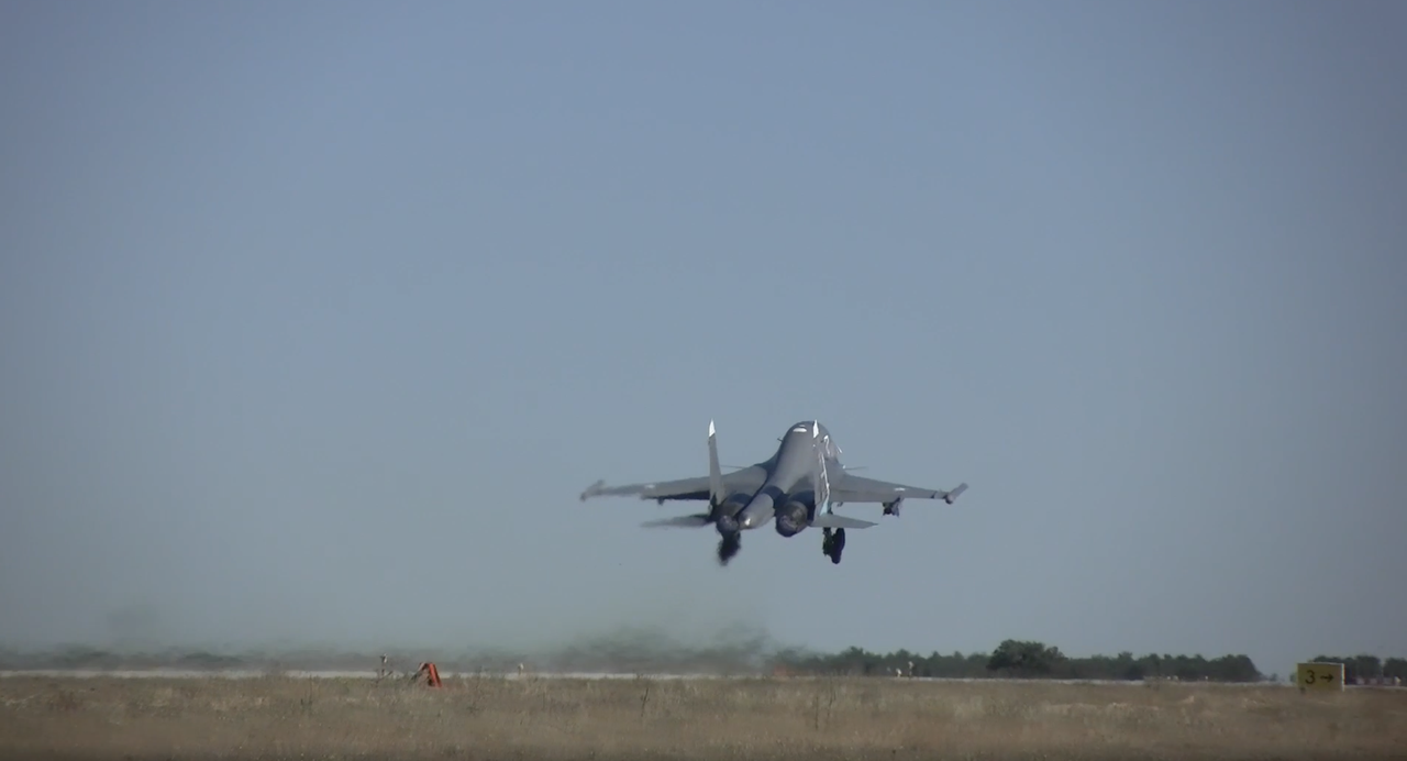 NI: Бомбардировщики Су-34 ВКС РФ успешно подавляют украинские системы ПВО