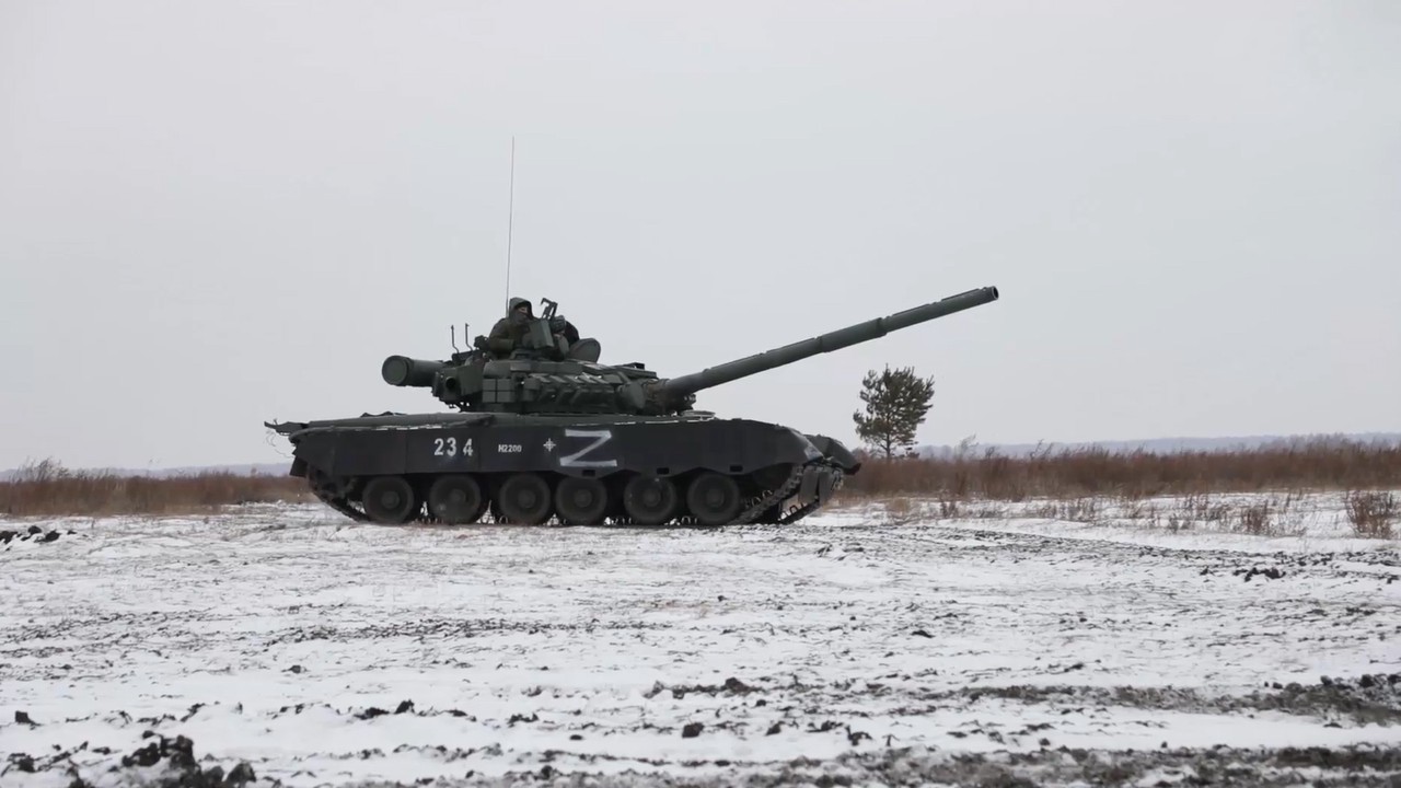 Российские танки Т-80, превосходящие украинские машины, прибыли на Запорожское направление