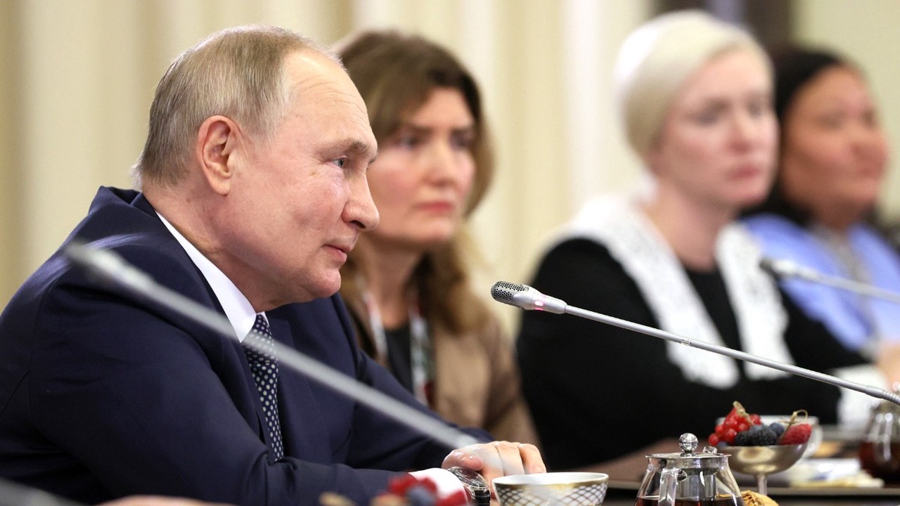 Путин заявил, что иногда лично разговаривает по телефону с участниками СВО