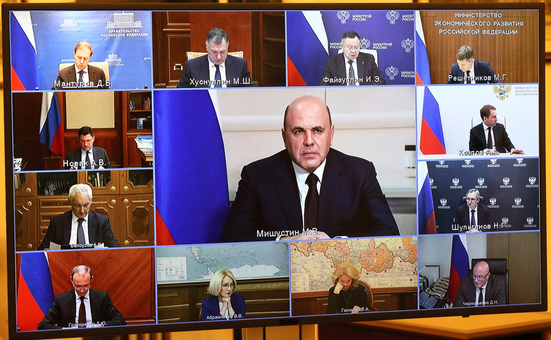 Решетников остался без света на совещании с Путиным