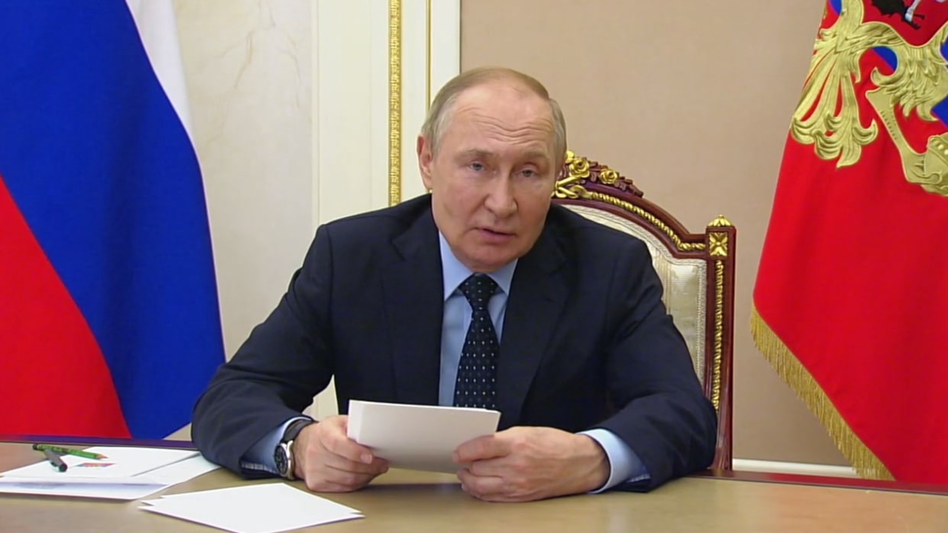 Путин продлил программу маткапитала до конца 2026 года