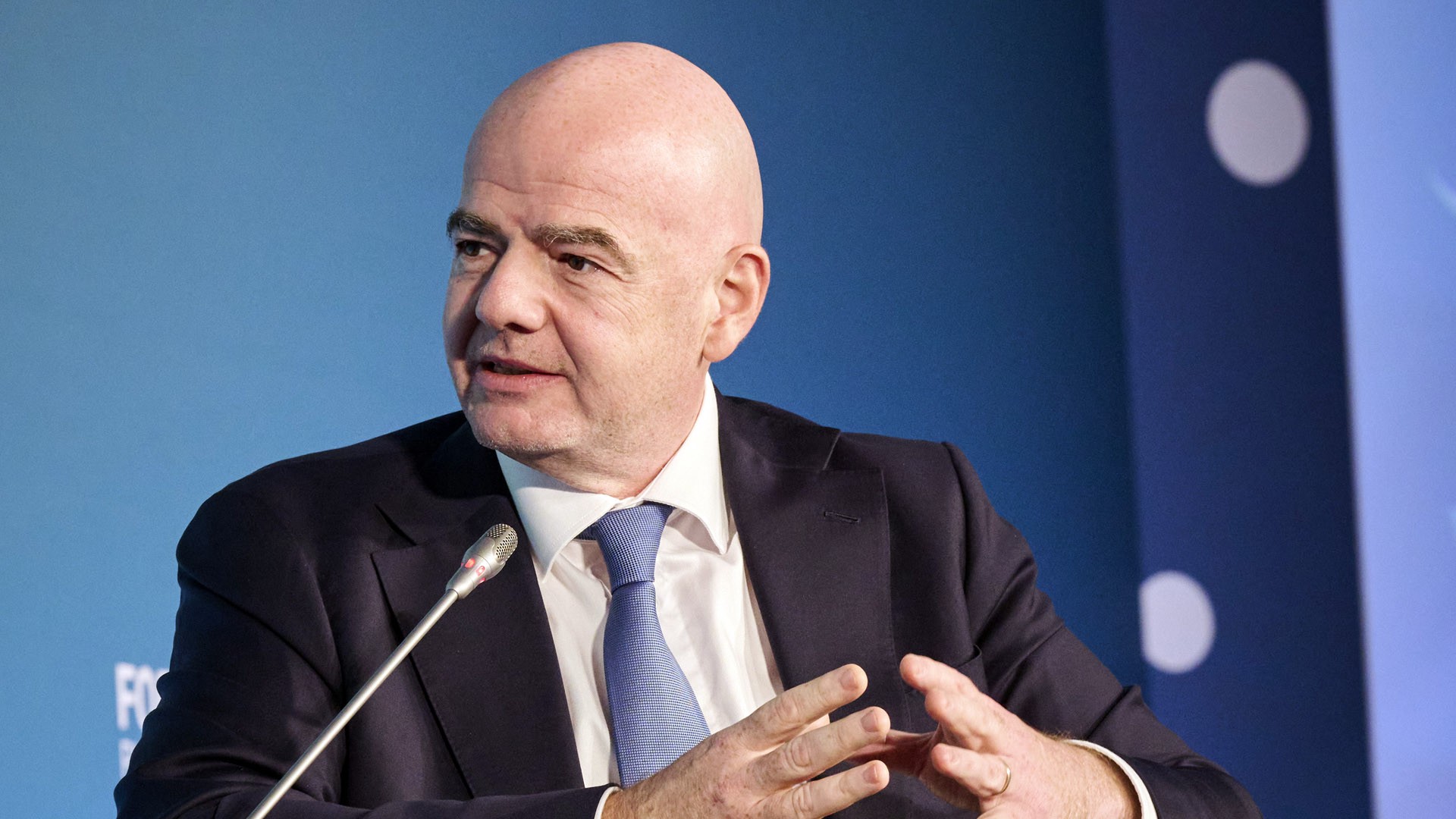 Гендиректор «Шахтёра» обвинил президента ФИФА в связях с Россией