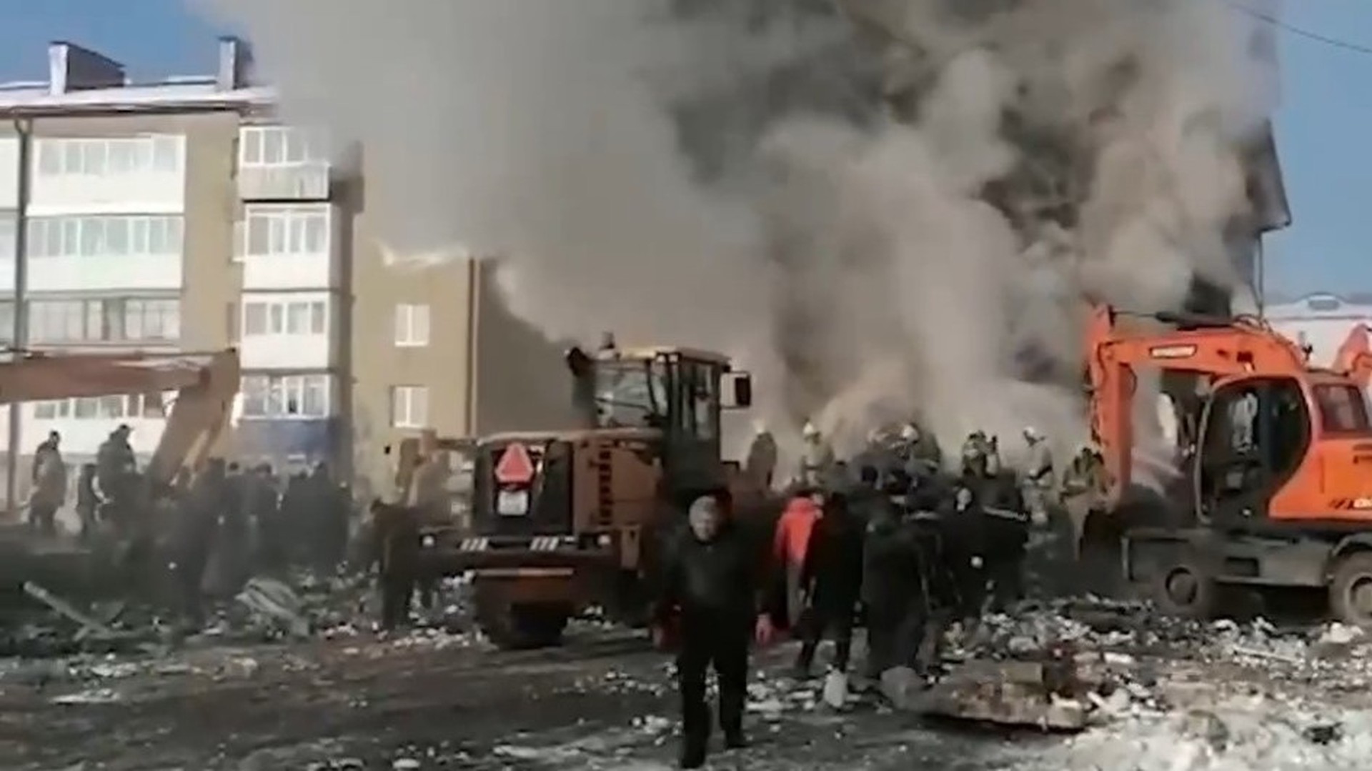 Трое детей и четверо взрослых погибли в результате взрыва в пятиэтажном доме на Сахалине