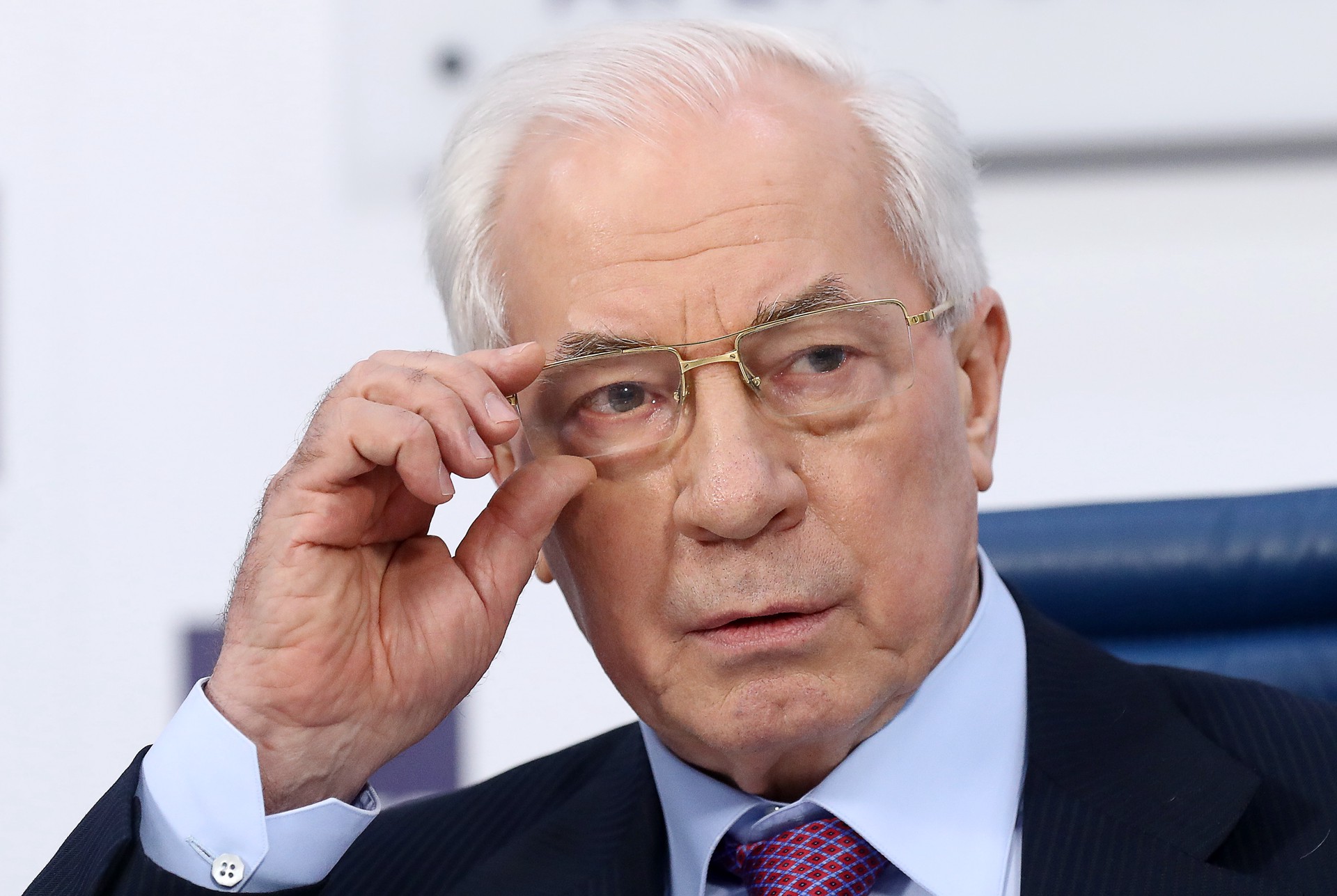 Бывший премьер Украины Азаров заявил, что знает о том, чего боится Зеленский