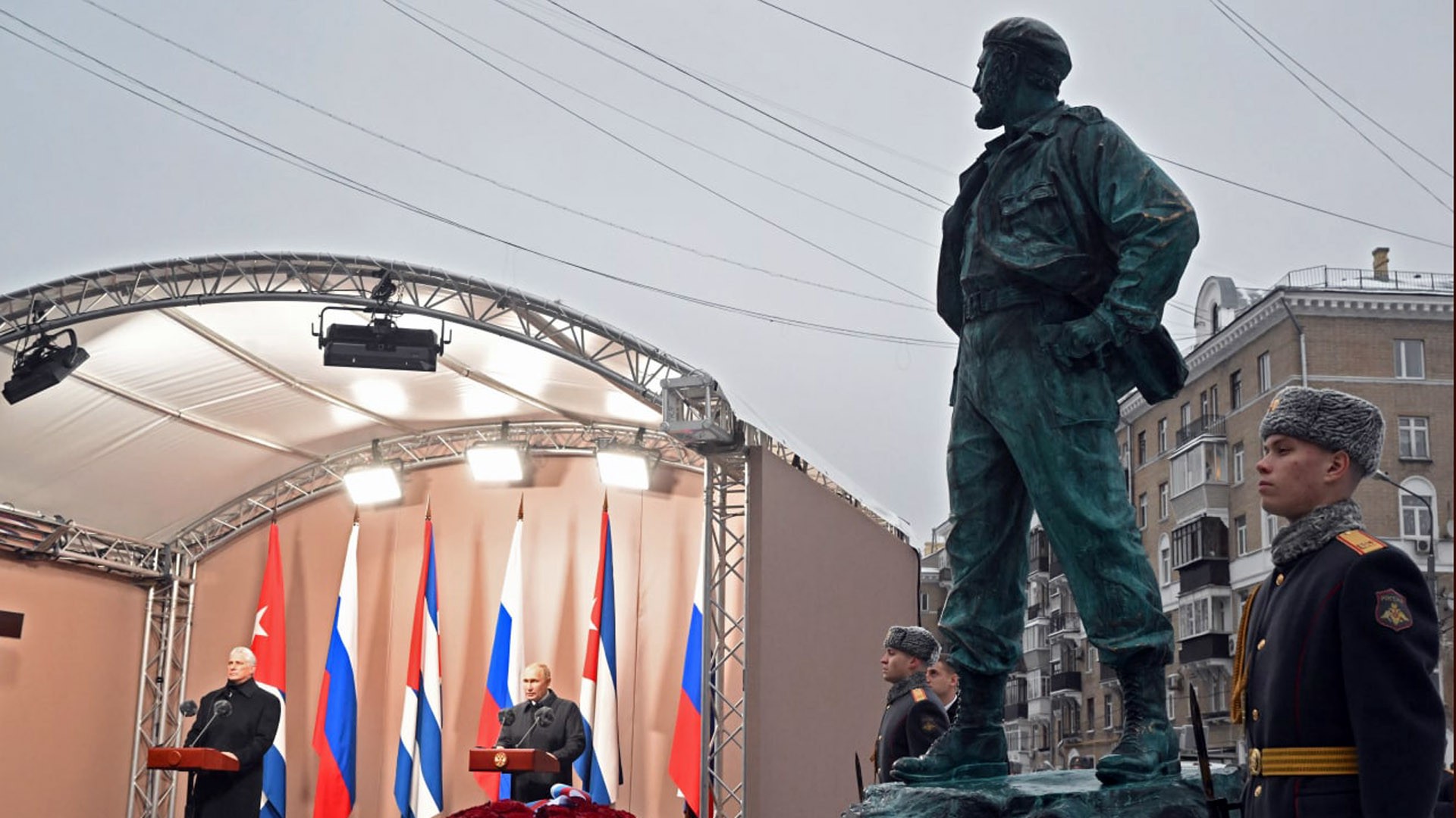 Путин вместе с президентом Кубы открыли памятник Фиделю Кастро 