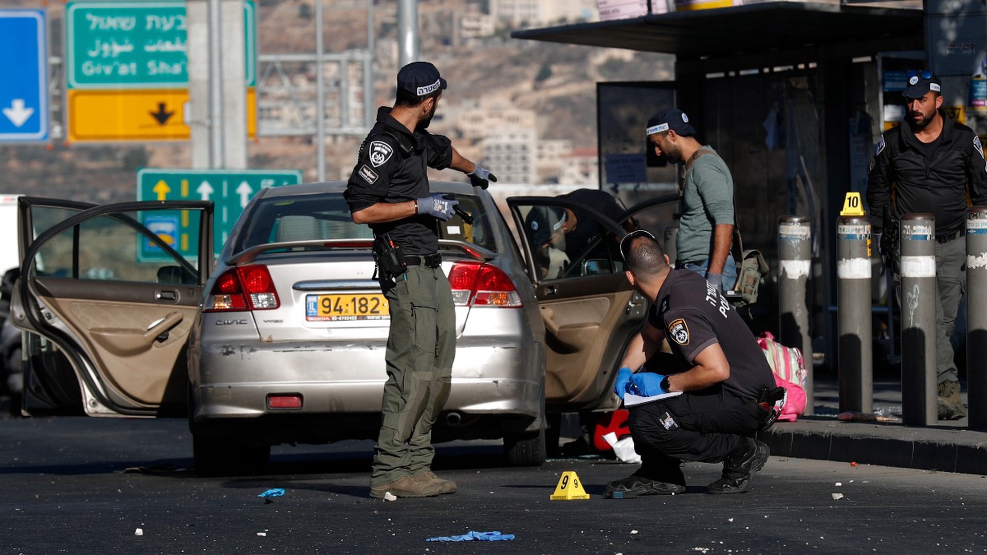 Минимум семь человек ранены при взрыве на автобусной остановке на въезде в Иерусалим