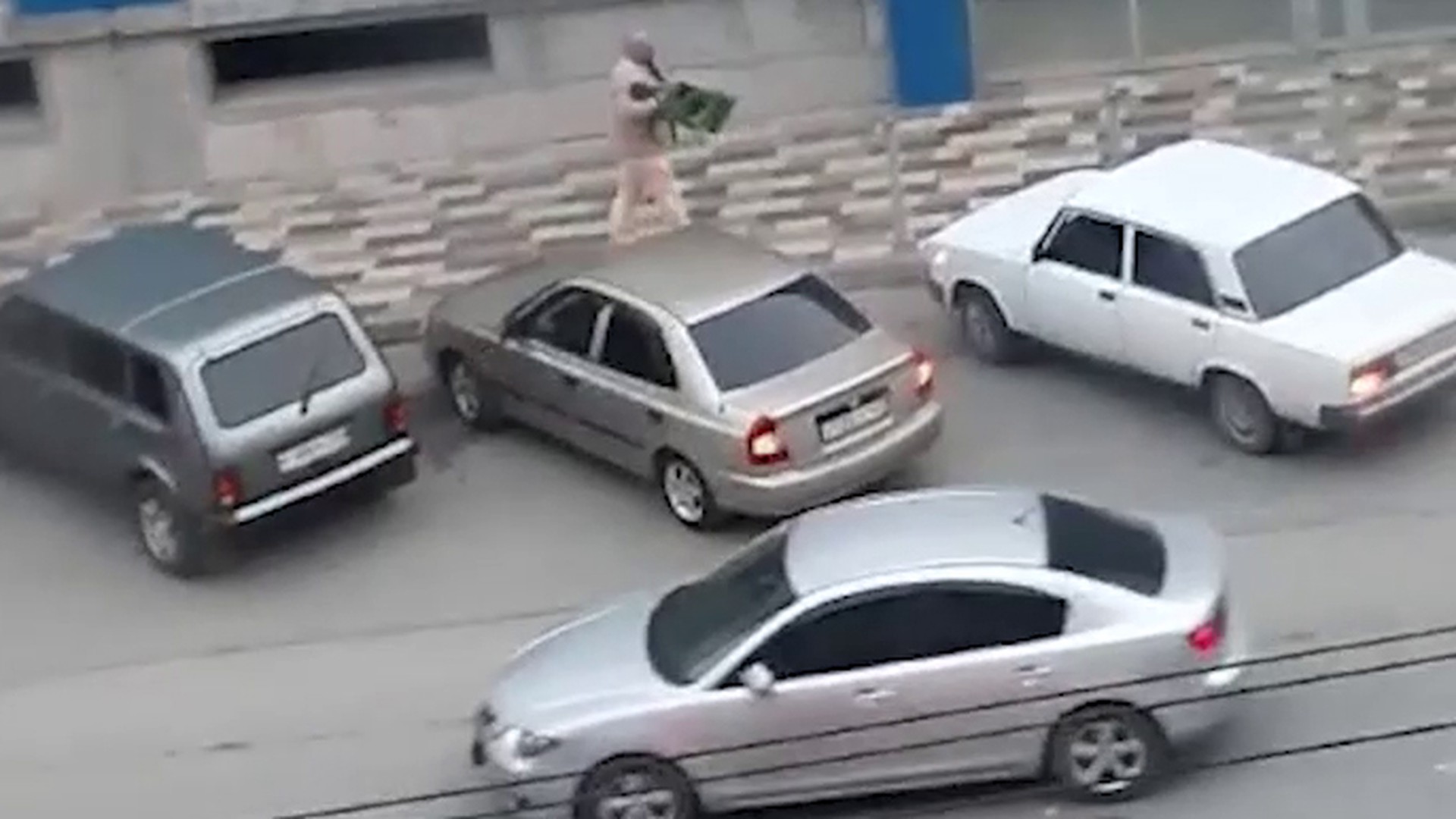 В Крымске вооруженный мужчина устроил стрельбу на улице
