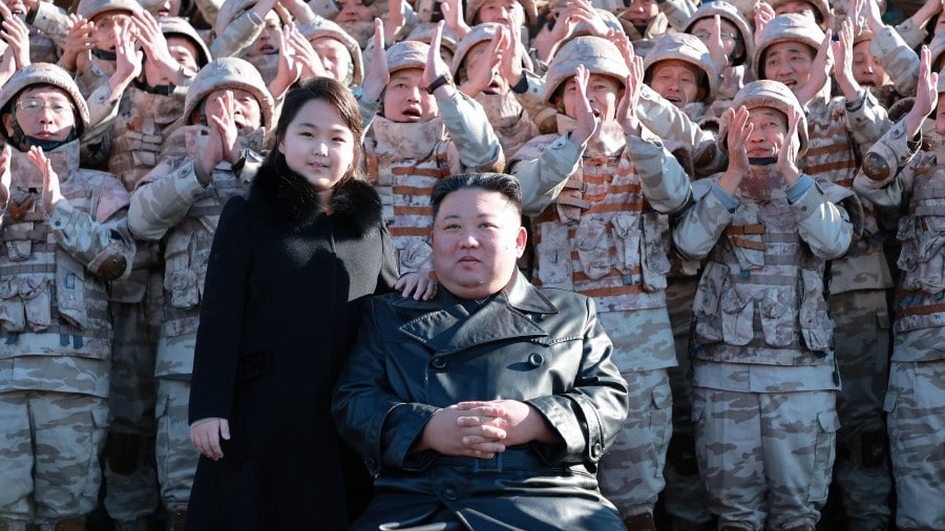Глава КНДР Ким Чен Ын во второй раз появился с дочерью на публике