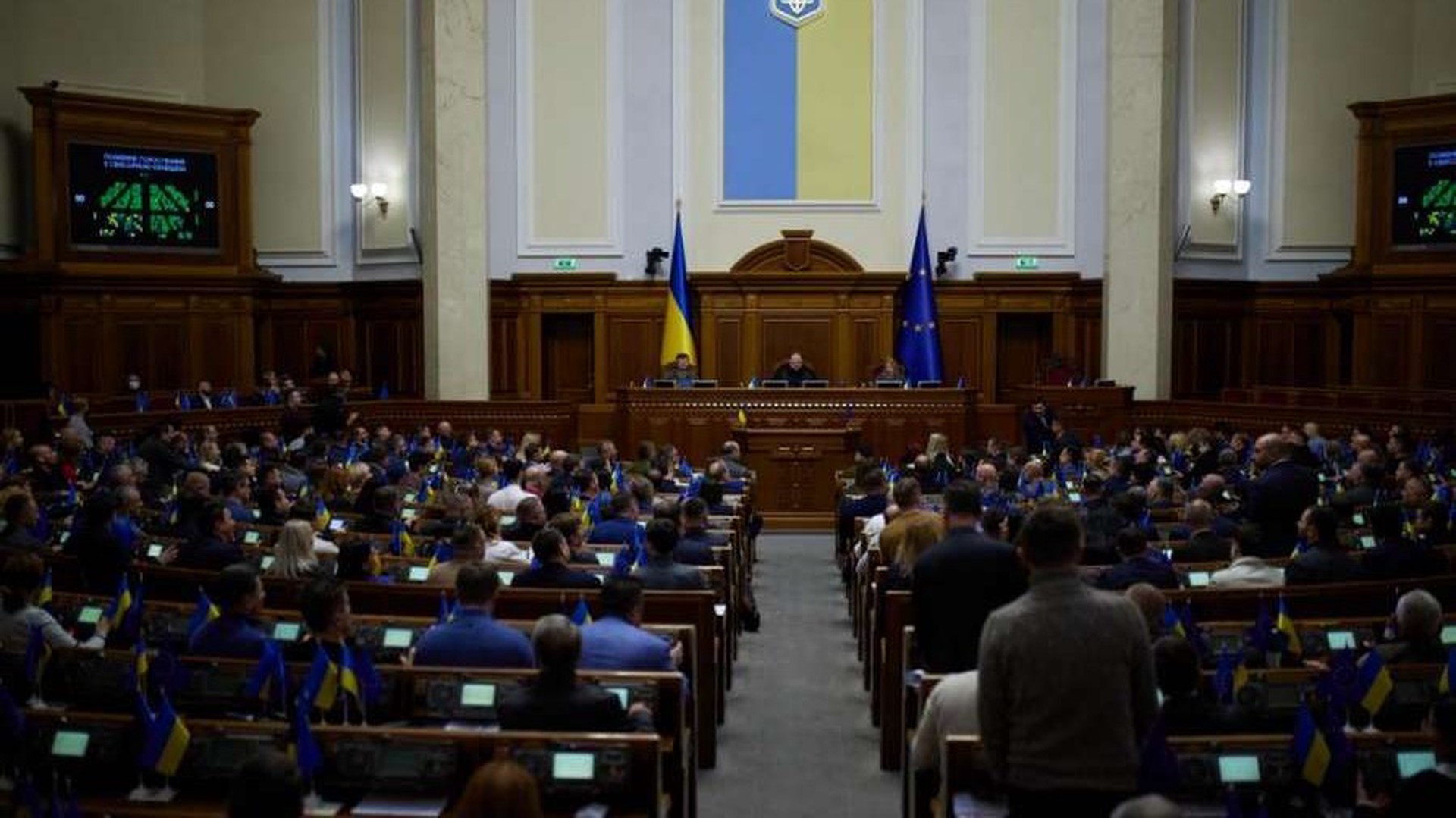 На Украине сообщили, что всё больше депутатов от «Слуги народа» хотят сложить мандат