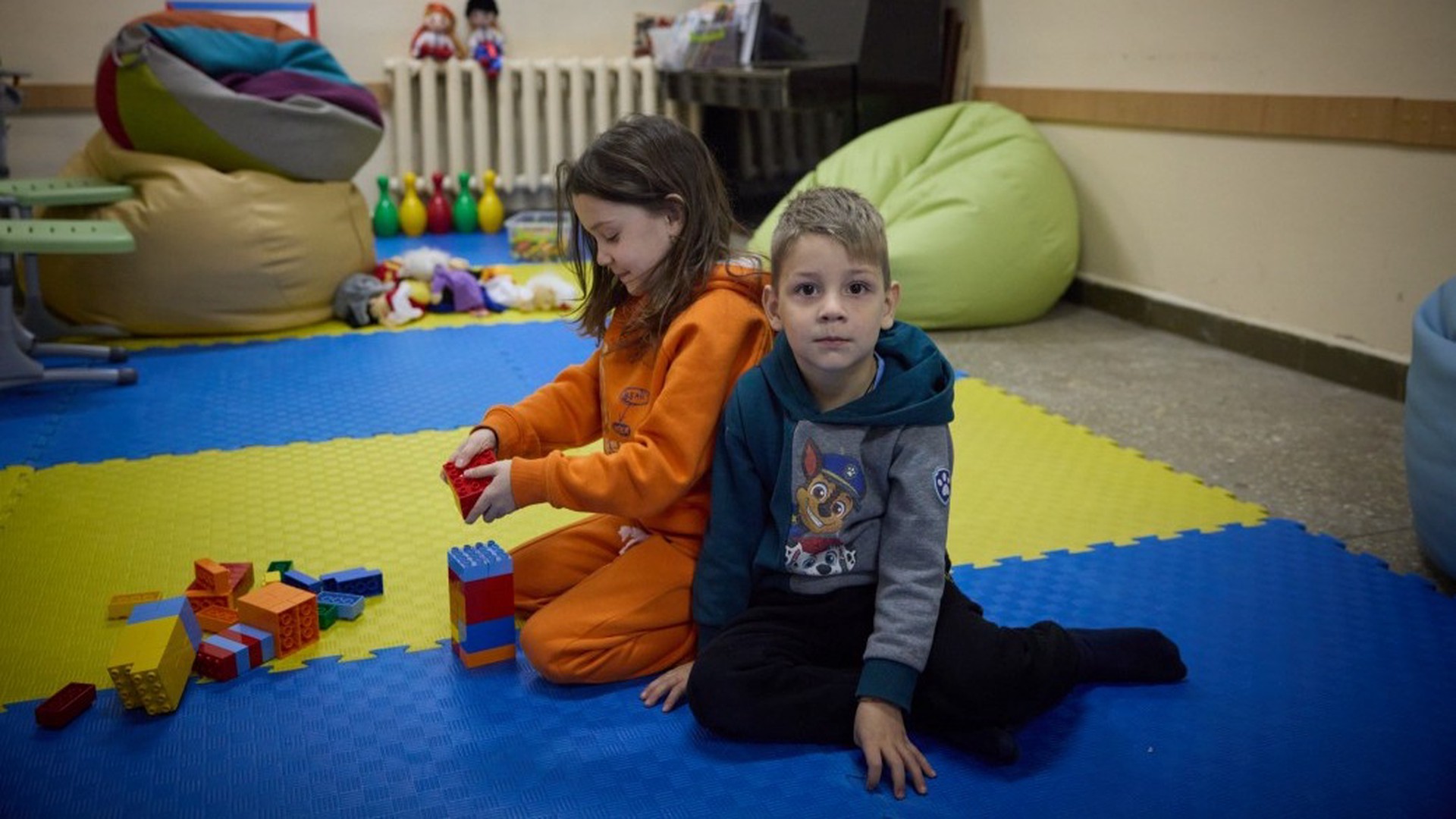 Омбудсмен Лубинец: Киевские чиновники вывезли родных с Украины с помощью сирот