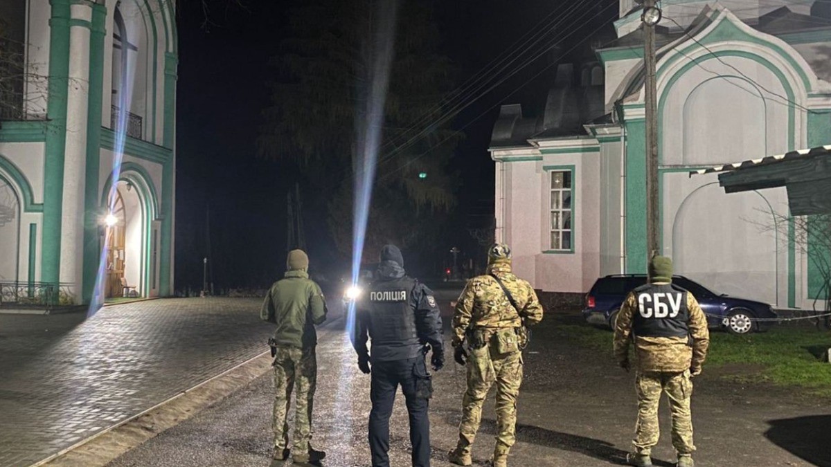 «Использует беспомощное состояние населения»: бывший украинский депутат о санкциях Зеленского против РПЦ
