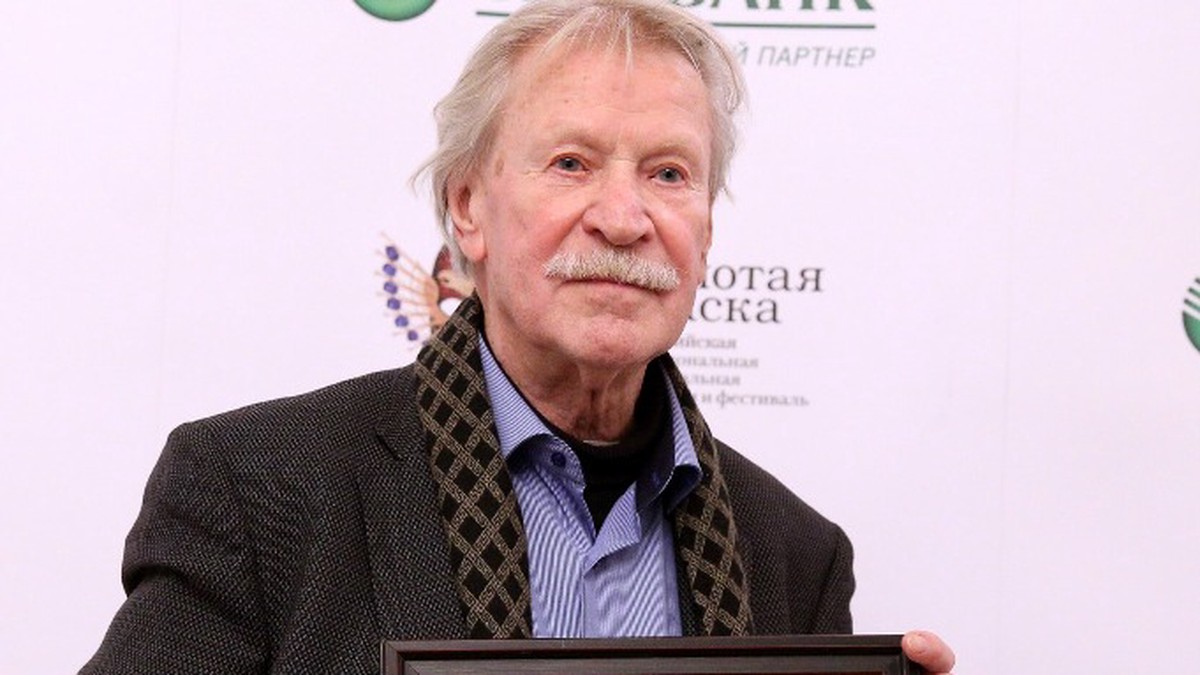 93-летний Иван Краско практически не может ходить без помощницы