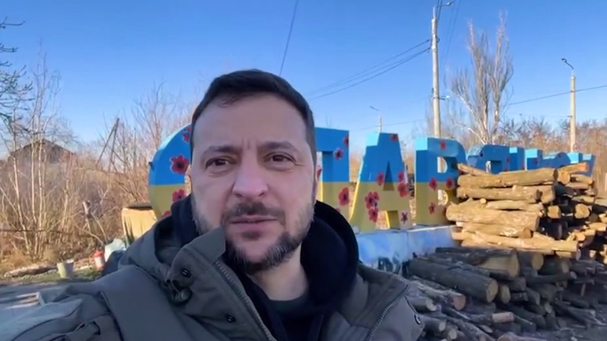 Зеленский заявил, что находится в Донбассе